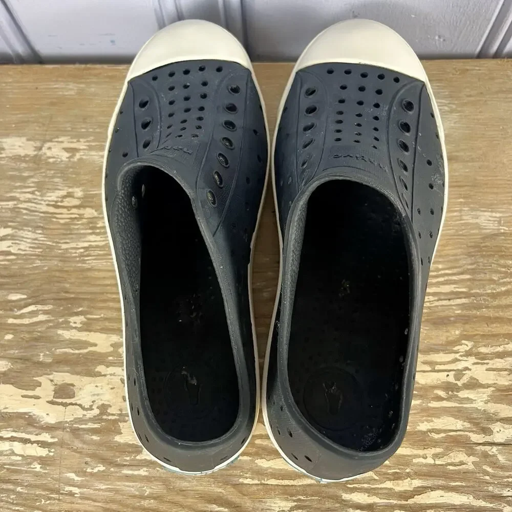 Native Jefferson Kids Junior Slip On Shoes Size J2 Black White Water Sneakers